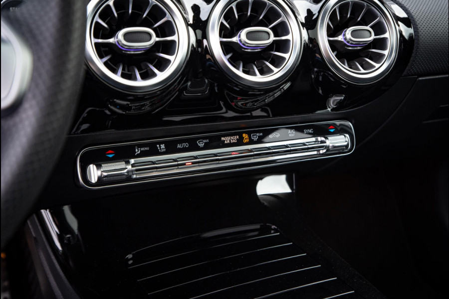 Mercedes-Benz A-Klasse 220 Premium Plus AMG Panoramadak Burmester Ambient Widescreen Camera DAB+