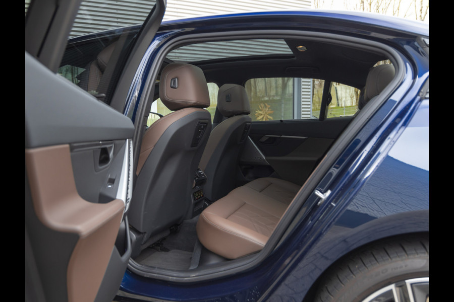BMW i5 eDrive40 M-Sport - Pano - Comfortzetels - Stoelventilatie - Driving + Parking Ass Prof