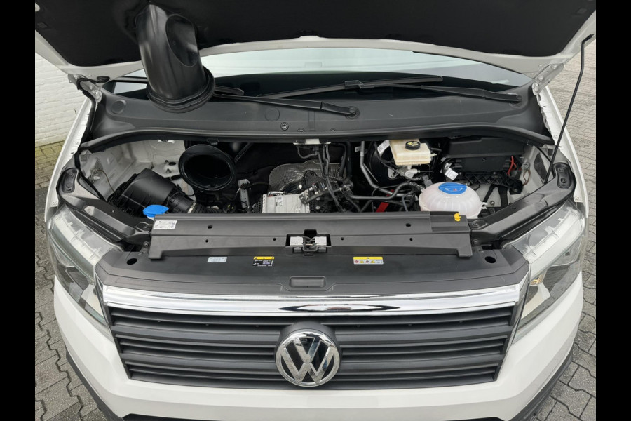 Volkswagen Crafter 30 2.0 TDI L3H3 Highline Topstaat! Trekhaak Carplay Cruise 4 Seizoenen banden Verwarmde voorruit Lat om Lat