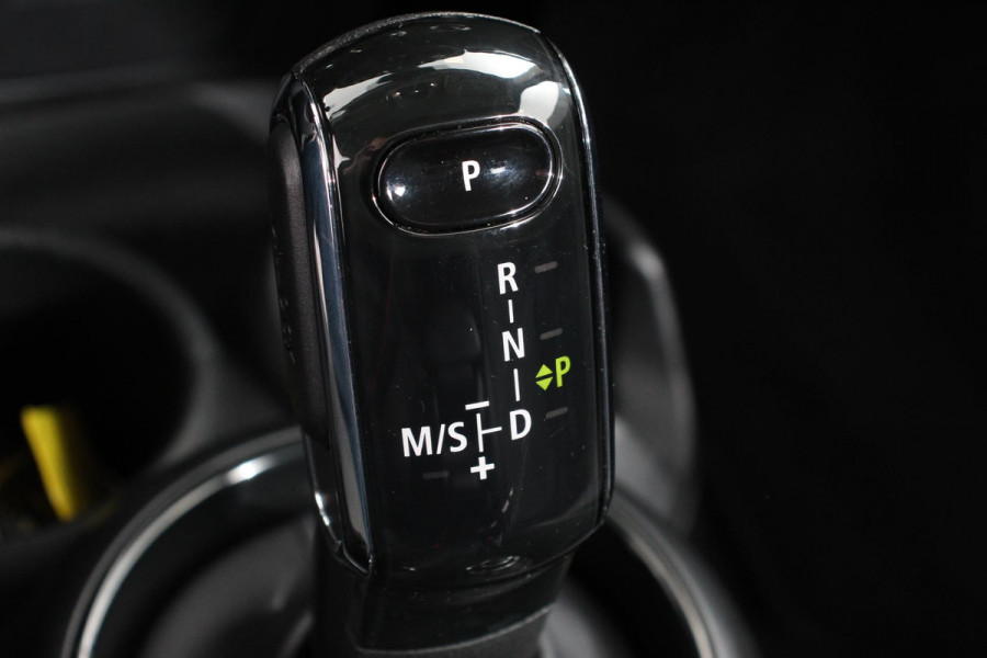 MINI Mini 1.5 Cooper Maximise Steptronic 5 deurs | navigatie | Apple Carplay/Android Auto | Camera | Parkeer sensoren | Airco | Dab | Cruise Control | Led