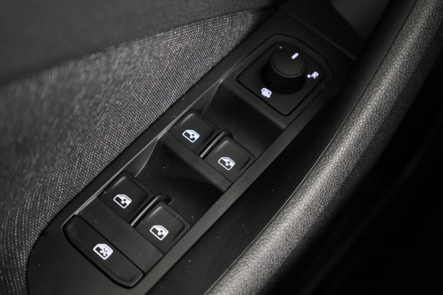Škoda Kamiq Business Edition 1.0 TSI 115pk DSG-7 | Nieuw model | Panoramadak | Travel Assist | Navigatiepakket | 18 inch zwart gepolijst