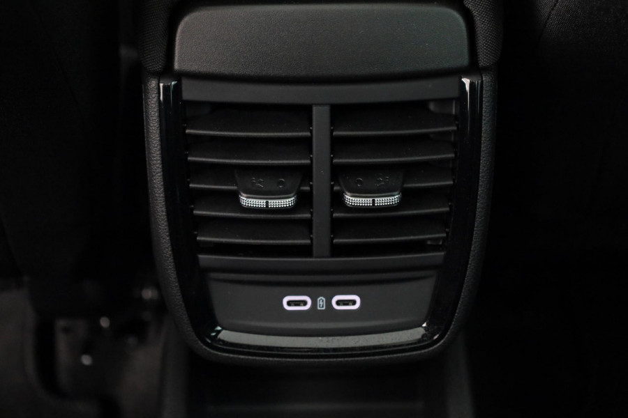 Škoda Kamiq Business Edition 1.0 TSI 115pk DSG-7 | Nieuw model | Panoramadak | Travel Assist | Navigatiepakket | 18 inch zwart gepolijst
