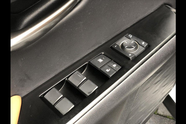 Lexus UX 250h First Edition | Navigatie, Parkeersensoren, 17 inch, Keyless, Parkeercamera, Stoel + Stuurverwarming