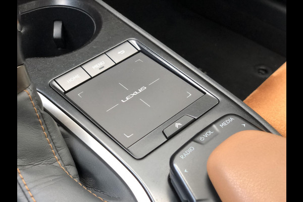 Lexus UX 250h First Edition | Navigatie, Parkeersensoren, 17 inch, Keyless, Parkeercamera, Stoel + Stuurverwarming