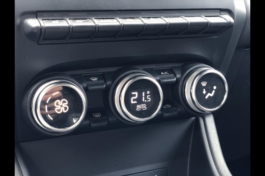 Renault Captur TCe 140pk EDC Intens | Navigatie, Stoelverwarming, Keyless, Parkeersensoren, Apple CarPlay/Android Auto, Licht + Regensensor