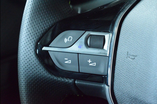 Peugeot e-2008 EV GT 54 kWh | NAVIGATIE | CARPLAY | ACHTERUITRIJCAMERA MET SENSOREN | ACTIEPRIJS!