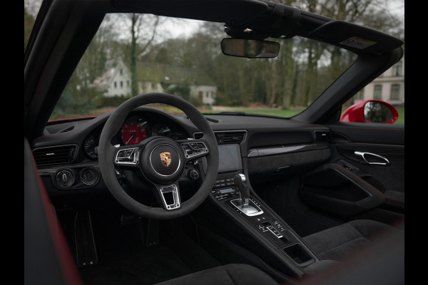 Porsche 911 Cabrio 991-2 Carrera GTS | Centerlock | Carbon interior | Veel alcantara! | Camera