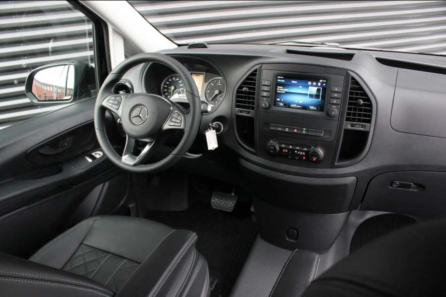 Mercedes-Benz Vito CDI LANG BLACK EDITION AMG- EDITION / AUTOMAAT / DIRECT RIJDEN / FULL OPTIONS / PDC / VERLAAGD / UNIEK / XEONON