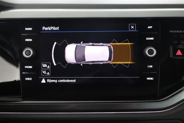 Volkswagen Polo 1.0 TSI Highline 95 pk | Navigatie via App | Parkeersensoren | Adaptieve cruise control | R-Line