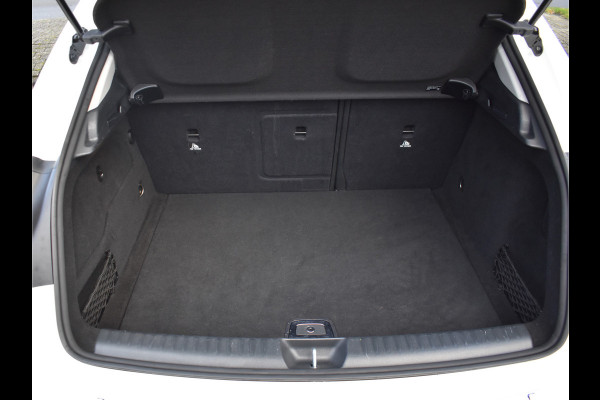 Mercedes-Benz GLA 180 Urban Automaat / Clima / Navi / Apple CarPlay / LED / Verw. stoelen