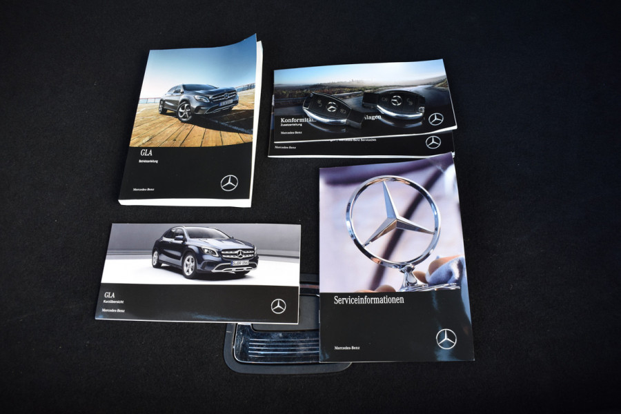 Mercedes-Benz GLA 180 Urban Automaat / Clima / Navi / Apple CarPlay / LED / Verw. stoelen