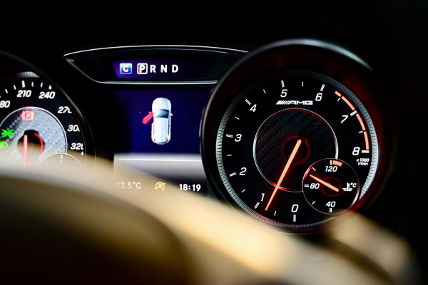 Mercedes-Benz GLA 45 AMG 4Matic - Panoramadak - Achteruitrijcamera - CarPlay - Parkeerassistent -