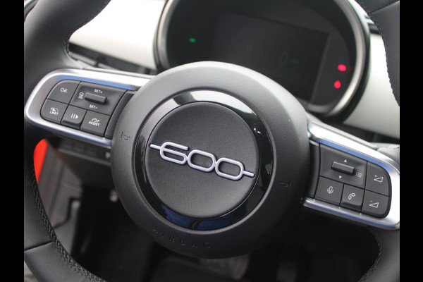 Fiat 600E La Prima 54 kWh | Beschikbaar in overleg | Carplay | Elek. Stoel | Stoelverwarming | Keyless | LED | Clima