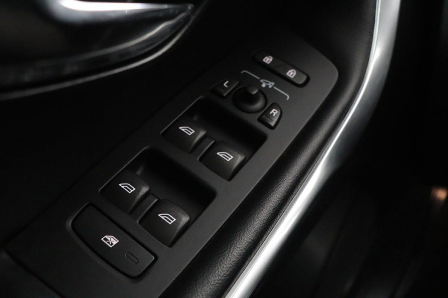 Volvo V40 2.0 T4 Sport | R-Design | Automaat | Panoramadak | Navigatie | Stoelverwarming | Leder | Park assist | Camera