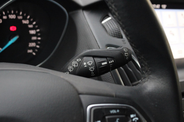Ford Focus 1.0 Titanium Parkeersensoren | Navigatie | Lichtmetalen velgen