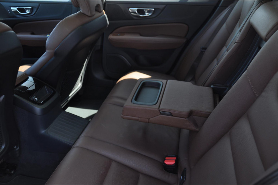 Volvo V60 T8 390PK Automaat Recharge AWD Inscription Cruise control/ Climate control/ On Call/ Trekhaak/ Parkeersensoren met camera/ Navigatie/ Elektrische achterklep/ Elektrische stoel