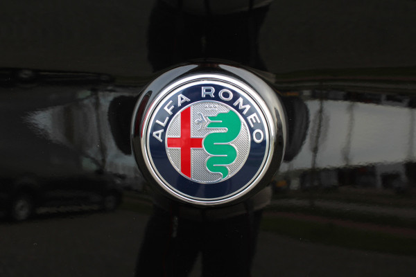 Alfa Romeo Giulietta 1.4 Turbo MultiAir Super 170 Automaat | 18" Velgen | Veloce-Pack | Navigatie