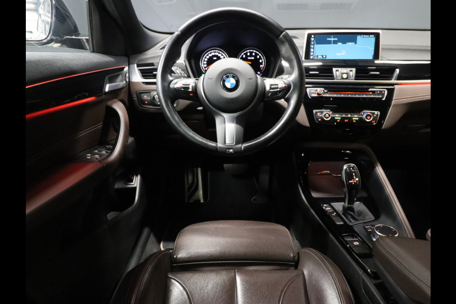 BMW X2 sDrive18i High Executive M-Pakket [HEAD UP, VOL LEDER, SPORTSTOEL, GR NAVI, STOELVERW., SFEERLICHT, NIEUWSTAAT]
