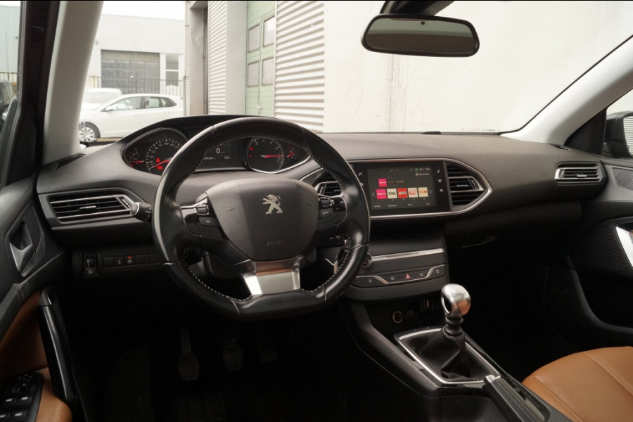 Peugeot 308 1.2 PureTech 110pk Executive 5-drs -PANO-LEER-NAVI-