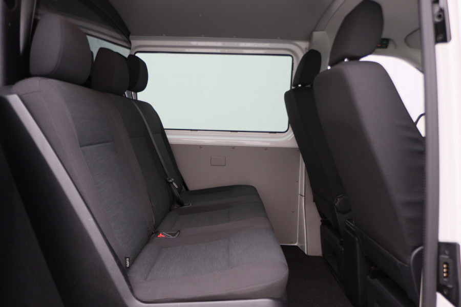 Volkswagen Transporter 2.0 TDI L2H1 DSG DC 5-zits Comfortline Plus Airco, ACC, Apple Carplay, Bluetooth, PDC, Flitsers