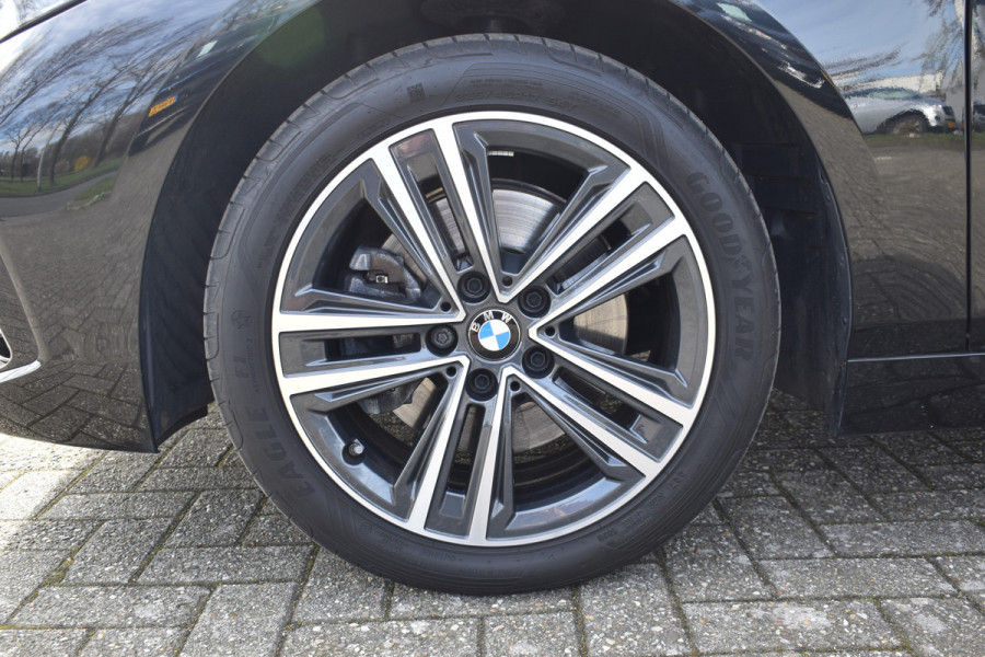 BMW 1-serie 118i High Executive / Sport-Line / Ad. Cruise / Verw. Stuur & Stoelen / Privacy glas