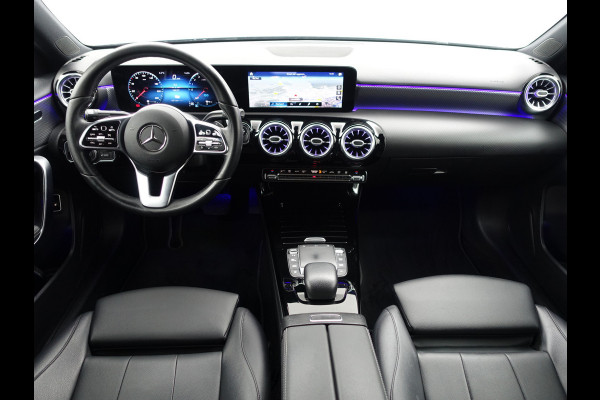 Mercedes-Benz A-Klasse 250 e Business Solution AMG Prestige Aut- Sfeerverlichting I CarPlay I Sport Leder Interieur I Stoelverwarming I Camera I Park Assist