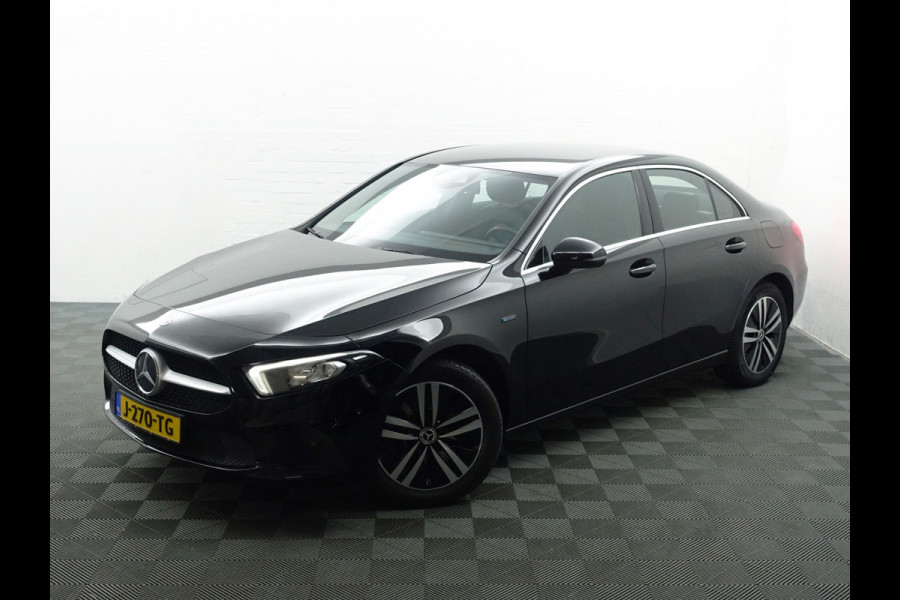 Mercedes-Benz A-Klasse 250 e Business Solution AMG Prestige Aut- Sfeerverlichting I CarPlay I Sport Leder Interieur I Stoelverwarming I Camera I Park Assist