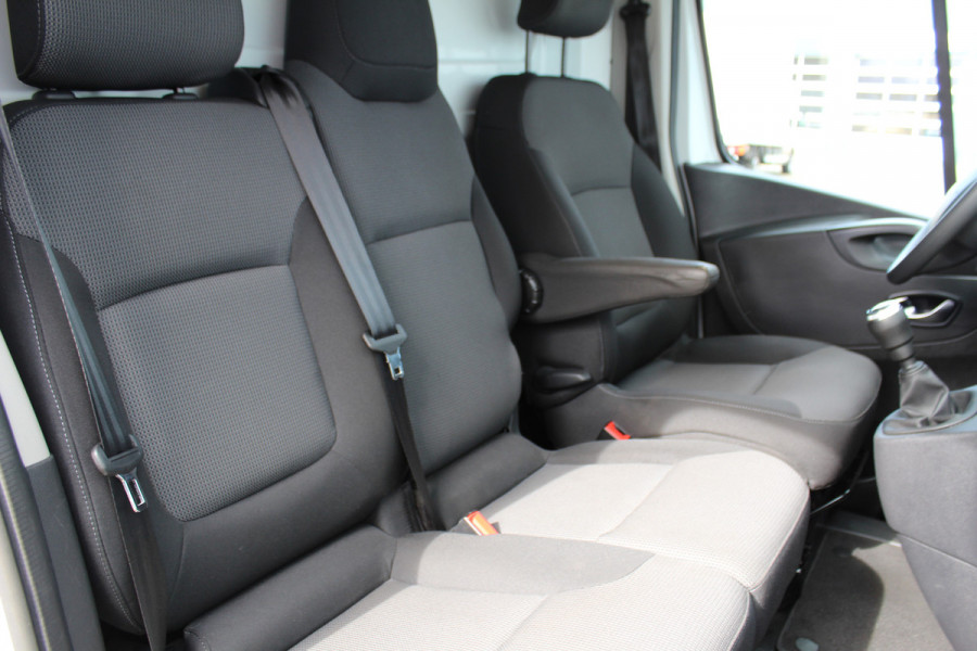 Fiat Talento 2.0-145pk MultiJet L2H1 Pro Edition. Nette en goede Fiat Talento L2. Airco, cruise control, navigatie, telefoonvoorb., pakeersensoren achter, trekhaak, laadruimte betimmerd, dakrails, sidesteps, 3-zits etc.