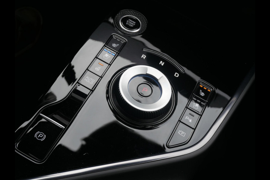 Kia Niro 1.6 GDi Hybrid ExecutiveLine | Schuif-/kanteldak | Stoel-/stuurverwarming | Harman Kardon | 18'' lichtmetaal | Draadloos opladen smartphone