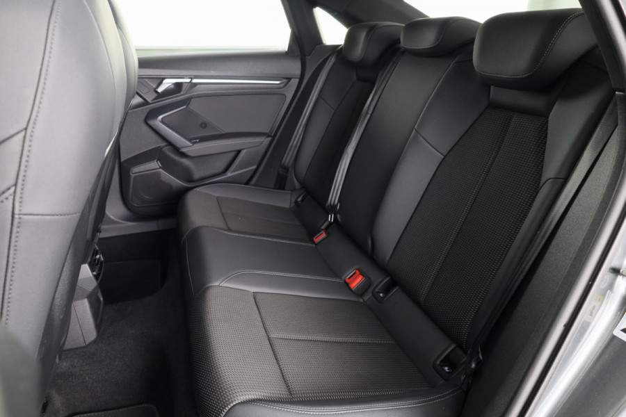 Audi A3 Limousine 30 TFSI S-Line 110 pk S-Tronic |Panoramadak | Verlengde garantie | Navigatie  | Parkeersensoren achter | S-Line