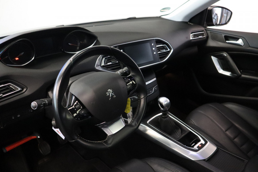 Peugeot 308 SW 1.5 BlueHDi Blue Lease Premium Panorama dak  Leder interieur. 16 inch velgen Navigatie