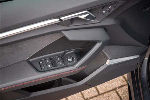 Audi A3 Sportback 2.5 TFSI RS 3 quattro Performance keramische Rem Panodak B&O Ambient Leer ACC Camera