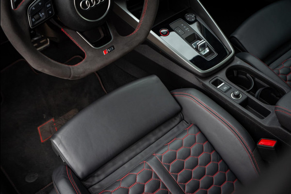 Audi A3 Sportback 2.5 TFSI RS 3 quattro Performance keramische Rem Panodak B&O Ambient Leer ACC Camera