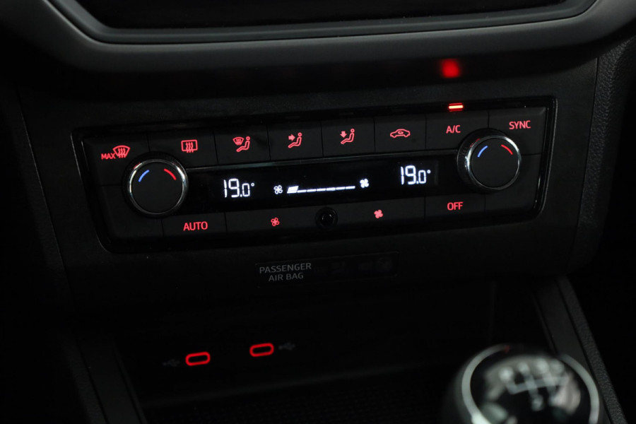 Seat Ibiza 1.0 TSI Style Business Intense 95PK | Cruise control | Navigatie | Parkeersensoren voor en achter |