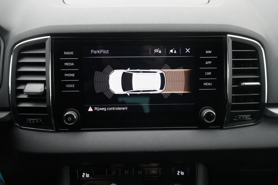 Škoda Karoq BWJ 11-2018 / 1.0 TSI 116PK Clever Edition / Clima / Navi / Cruise / 16'' LMV / Carplay / Privacy glass