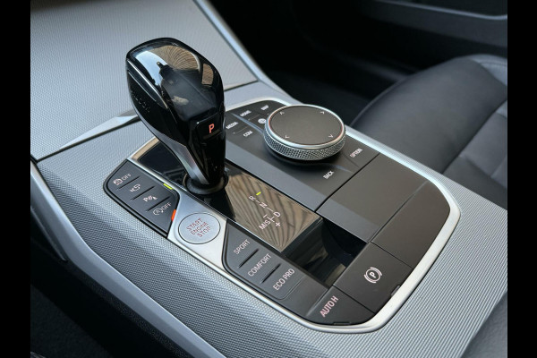 BMW 3 Serie Touring 320i High Executive | HiFi | LED | ACC | M-sport velgen | Lederen bekleding | Rondomzicht Camera | Privacy glass | Shado