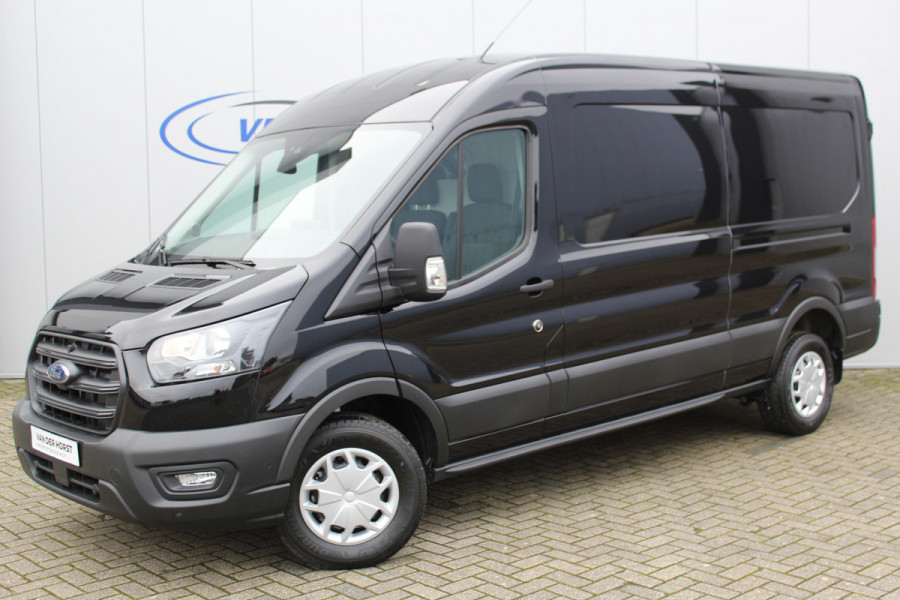 Ford Transit 350 2.0-130pk TDCI L3H2 Trend. Net ingereden, uit voorraad leverbaar ! Volautm. airco, metallic lak, lane- en side assist, adaptive cruise, navigatie by Apple carplay/Android auto cntrl, bijrijdersbank, USB aansluiting etc.