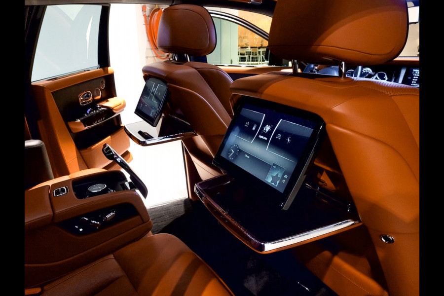 Rolls-Royce Phantom VIII 6.7 V12 Starlight|Coachline|Entertainment|Picknick|Bespoke