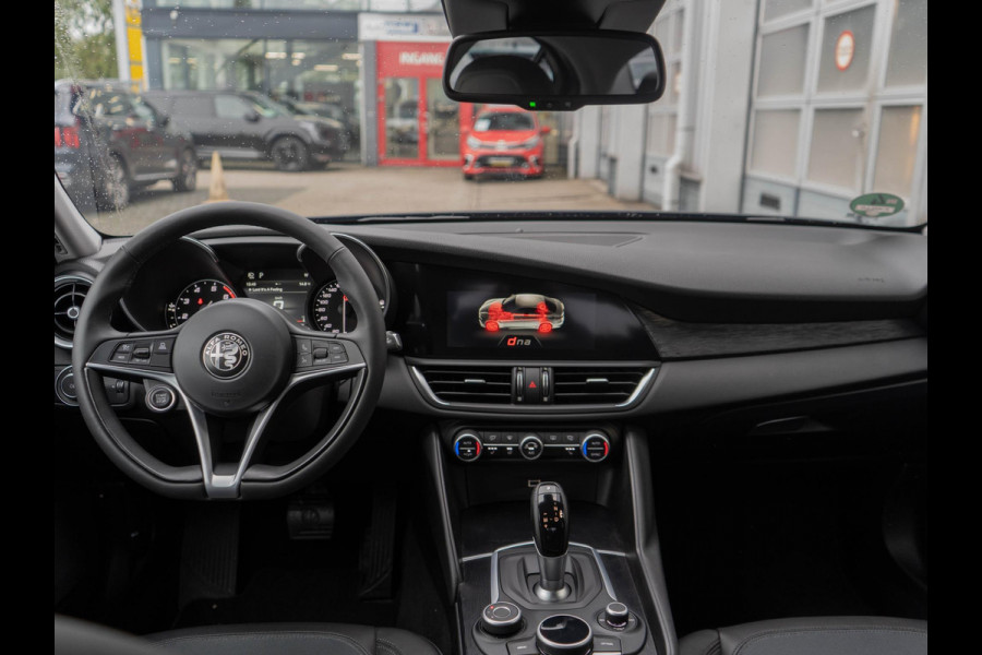 Alfa Romeo Giulia 2.0 Turbo Aut. 200pk Super | Navi | Camera | 18" | Apple Carplay | Stoel-/stuur Verwarming | Premium HiFi | Xenon