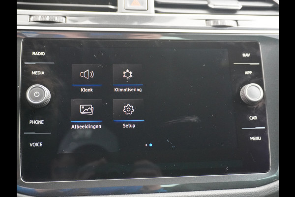 Volkswagen Tiguan T150pk R-line nwe model Adaptive-Cruise 19"lmv Trekhaak Camera Apple Carplay Android WiFi-vb. LED-Plus+Led-Achter Active Info Di Chroom Pack Priv.Glas Dakrails Vervolgbotsing-preventie Rijstrooksensor met correctie Draadloze lader Opklaptafels achter Achteropkomendverkeer-waarsch. Vermoeidheidsherkenning AEB ASR ESP Hi EURO6+ Orig. NLse auto 250Nm/1500 tpm CARAVANTREKKER 1800kg trekvermogen !!