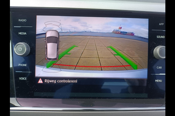 Volkswagen Polo 1.0 TSI Comfortline Navigatie via App parkeer sensoren voor en achter.