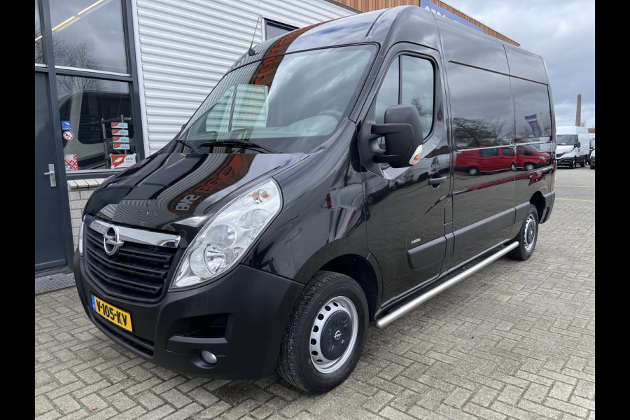 Opel Movano 2.3 CDTI 130pk L2H2 / vaste prijs rijklaar € 19.950 ex btw / lease vanaf € 366 / airco / cruise / navigatie / pdc achter / zwart metallic / geveerde chauffeurs stoel !