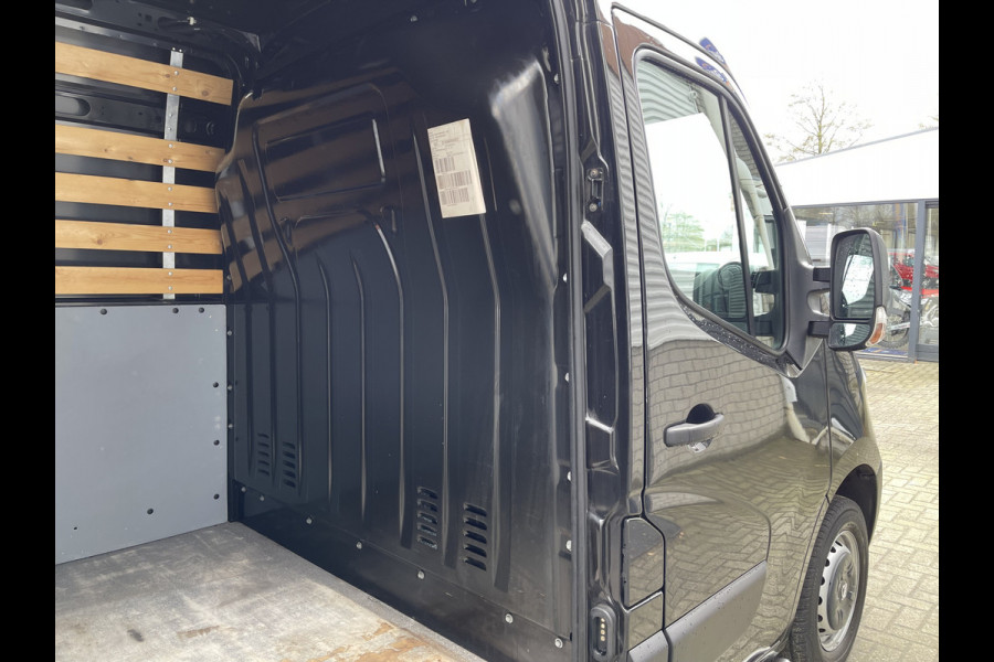 Opel Movano 2.3 CDTI 130pk L2H2 / vaste prijs rijklaar € 19.950 ex btw / lease vanaf € 366 / airco / cruise / navigatie / pdc achter / zwart metallic / geveerde chauffeurs stoel !