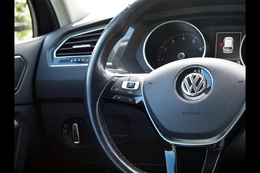 Volkswagen Tiguan 2.0 TSI 4Motion Highline Dsg | adaptief cruise Control | Navi | Bluetooth | Trekhaak |