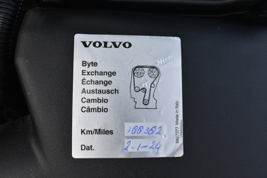 Volvo XC60 D4 R-Design 191PK | 5-Cilinder | Panodak | Ad. Cruise | BLIS | Trekhaak | Keyless