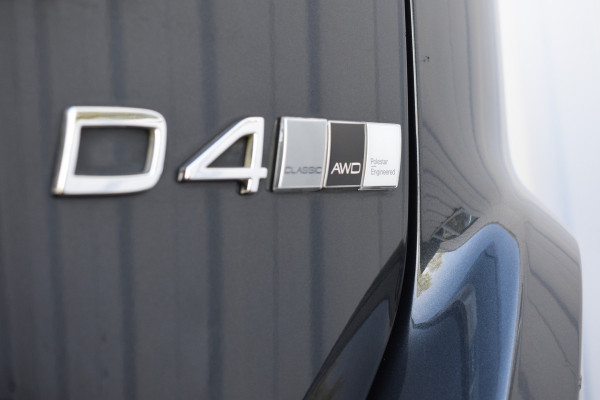 Volvo XC60 D4 R-Design 191PK | 5-Cilinder | Panodak | Ad. Cruise | BLIS | Trekhaak | Keyless