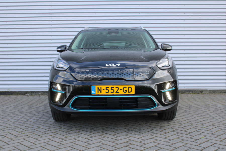 Kia e-Niro DynamicPlusLine 64 kWh | Warmtepomp | Schuif/kantel dak | 17" LM | Airco | Cruise | Navi | Camera |