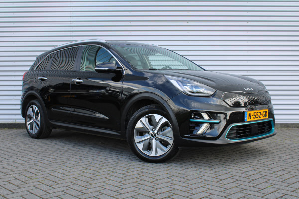 Kia e-Niro DynamicPlusLine 64 kWh | Warmtepomp | Schuif/kantel dak | 17" LM | Airco | Cruise | Navi | Camera |