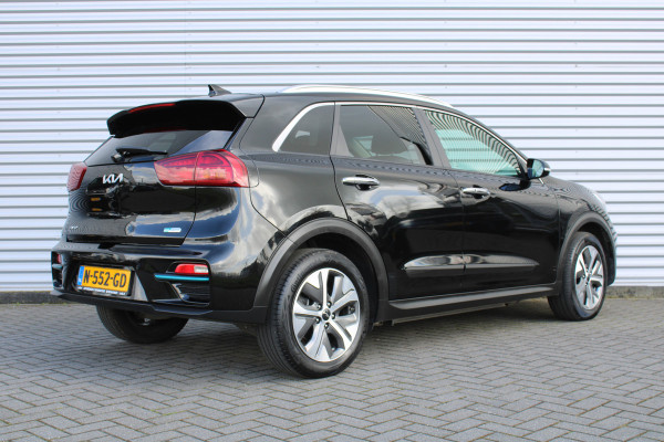 Kia e-Niro DynamicPlusLine 64 kWh | Warmtepomp | Schuif/kantel dak | 17" LM | Airco | Cruise | Navi | Camera |