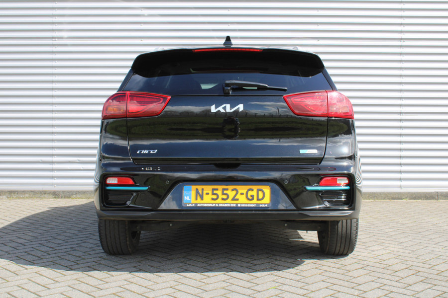 Kia e-Niro DynamicPlusLine 64 kWh | Warmtepomp | Schuif/kantel dak | 17" LM | Airco | Cruise | Navi | Camera |